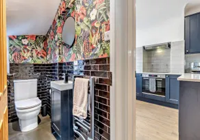 Luxury Cromer cottage with hot tub & log burner in Town - Image 4