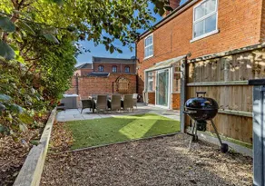Luxury Cromer cottage with hot tub & log burner in Town - Image 5