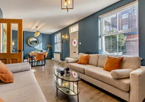 Luxury Cromer cottage with hot tub & log burner in Town - Image 3
