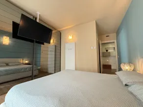 Private pool in the city - Netflix - Airport transfer - Image 3