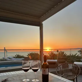 Glenelg Beach House With Private Beachfront Pool - Image 4