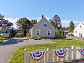 Walk to Beach + Eats | Dog&Family-Friendly Stay - Image 2
