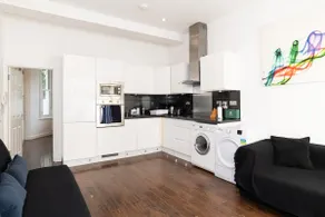 2BR Family Garden Flat Sleeps 8 - Image 5