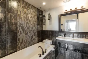 Luxury Thai-inspired 3bed/2ba Condo downtown! - Image 4