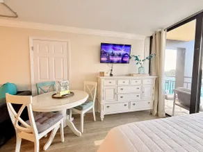 Aloha Hibiscus Condo – Sunset & Balcony Views - Image 4