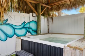 Trendy & Fun Haven: Walk to Beach ~ Jacuzzi ~ Pool - Image 3