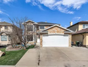 Spacious 2BR Suite Near U of C & Banff | 8 Guests - Image 3