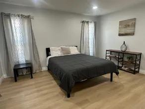 Beautiful 4 bdrm w/ parking close to LAX/SoFi - Image 5