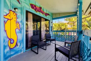 Colorful & Comfy Beach Gem: ~ Pool ~ Hot Tub ~ BBQ - Image 3