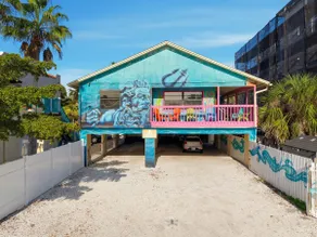 Colorful & Comfy Beach Gem: ~ Pool ~ Hot Tub ~ BBQ - Image 5