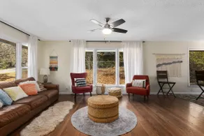 Family Fave_Sleeps8_Near Plaza and KU_Shopping - Image 3