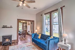 Lake Charles Cottage w/ Fireplace & Yard! - Image 3