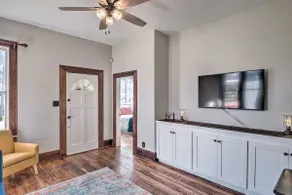 Lake Charles Cottage w/ Fireplace & Yard! - Image 4