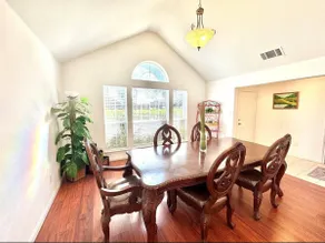 Cecilio's Aurora home - Image 3