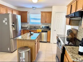Cecilio's Aurora home - Image 5