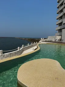 Ideal Getaway: Oceanfront Apartment on the Riviera - Image 2
