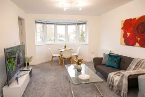Panorama House, Modern 3-bedroom Apartment, Oxford - Image 2