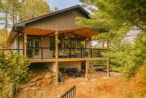 THE WOLF’S DEN - Modern Lakefront Cottage - Image 2