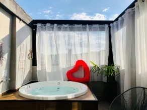 Uai House Mg features a Jacuzzi with a retractable roof top - Image 4