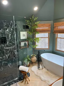 Secluded Treehouse, Great Views, near Hwy 20 and golf, remodeled primary bath - Image 2