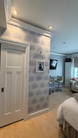 Luxe King Suite - near beach - Image 4