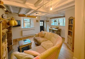 Ivy Cottage - Cosy Cottage w/ King Bed - Image 4