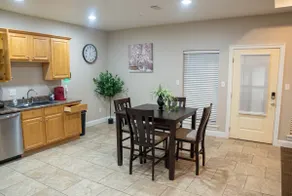 Top-Floor Retreat · 3BR 2BA · King Beds · W/D - Image 4