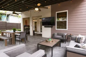 Modern East Downtown Oasis Near 6th - Image 3