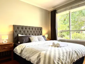 Cheerful 4 bedroom home, renovated, views, dogs. - Image 3