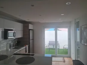 Two-bedroom apt,with walking distance beach access - Image 5