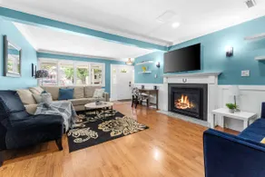 Gorgeous Poolhouse! Spacious Family Home w/Sunroom - Image 3