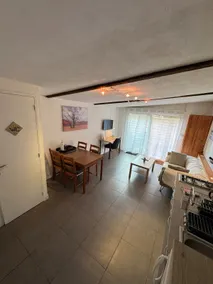 Lovely suite with on-site parking - Image 5