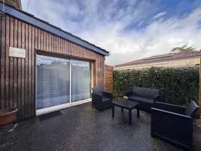 Lovely suite with on-site parking - Image 2