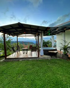 Splendid house with a jacuzzi surrounded by nature - Image 4