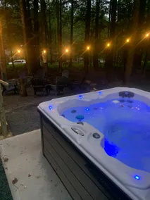HOT TUB, Lakes, Ski Hill, Golf, Game Room & Endless Foliage, Dog friendly  - Image 4