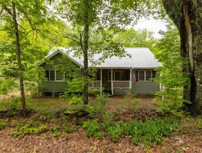 Four-Season Retreat by the Lake; pet friendly! - Image 2