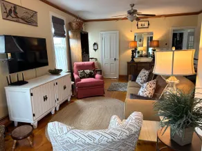 Downtown-Treetop Deck-2Bd/2Bth - Image 4