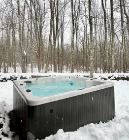 Mountain Chalet Retreat New Hot Tub - Image 4