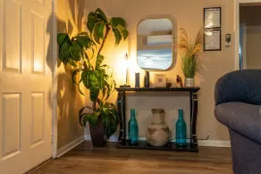 Sleek 3 BR / 2 BA + garage parking. Book Now! - Image 2