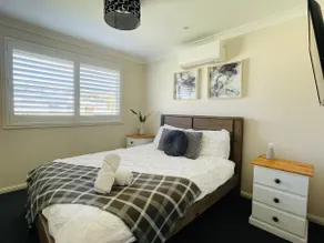 Worrigee 3BR near shops with parking - Image 2