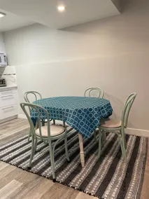 Spacious 8 min walk to FMC or UofC w parking - Image 4