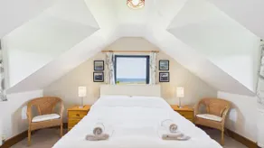 Stormy Castle - 6 Bedroom Sleeps 14 - Llangennith - Image 4