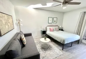 Comfy private retreat near downtown - Image 2