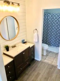 Comfy private retreat near downtown - Image 4