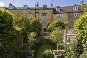 Dog friendly holiday cottage in the Cotswolds with cinema room and superb garden - Landgate House - Image 2