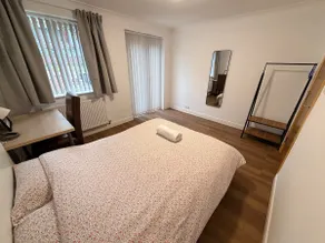 Spacious 5BR Home|FREE Parking & Wi-Fi|Garden - Image 5