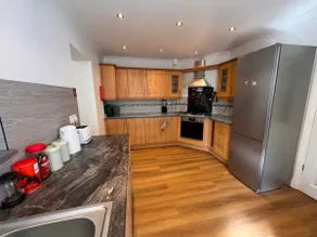 Spacious 5BR Home|FREE Parking & Wi-Fi|Garden - Image 4