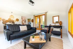Beautiful villa with swimming pool and air conditioning - Image 2