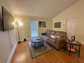 Beautiful 3BR/2BA Townhome - Image 2