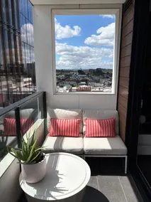 Quiet, 270° city views, top floor – steps to Smith - Image 5